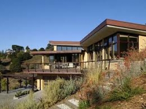 Будинок на схилі: можливі цікаві рішення