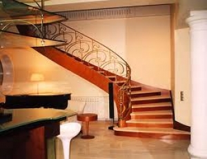 Ремонт в квартире и установка лестницы