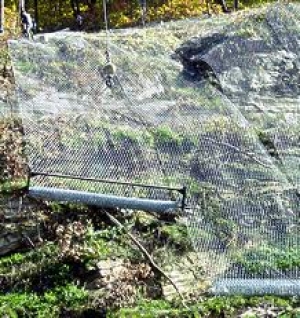 Чем укрепить склоны и дороги 